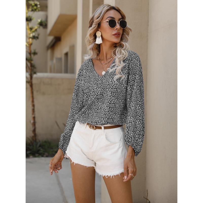 Women's Summer Small Floral V-neck Nine-minute Sleeve Top T-shirt