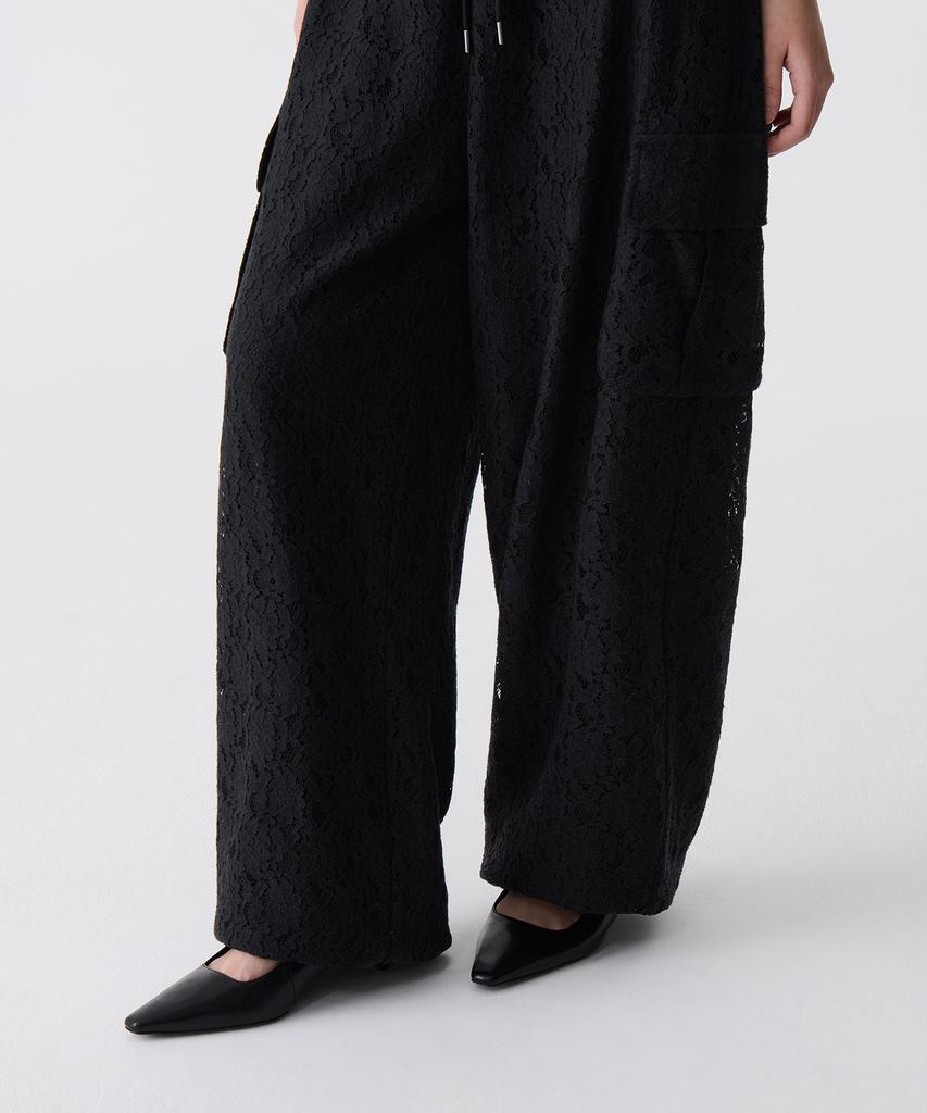 MUSINSA STANDARD WOMAN Women'S Floral Lace Wide Cargo Elastic Pants [Black]