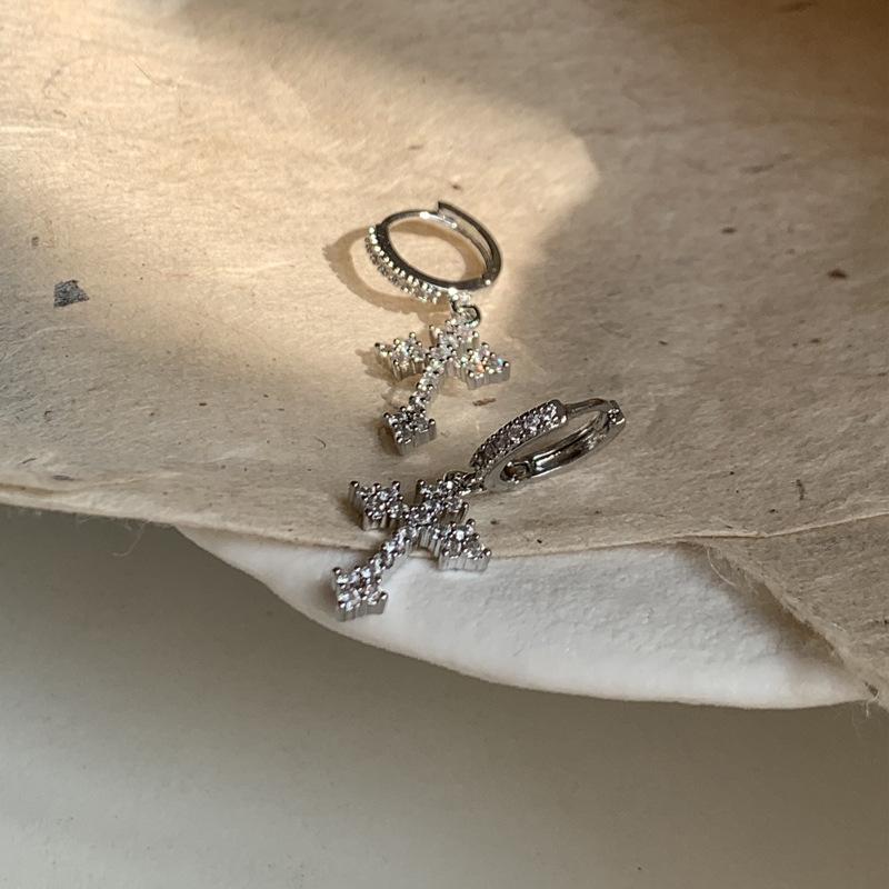Women's Minimalist Super Sparkling Cross Earrings