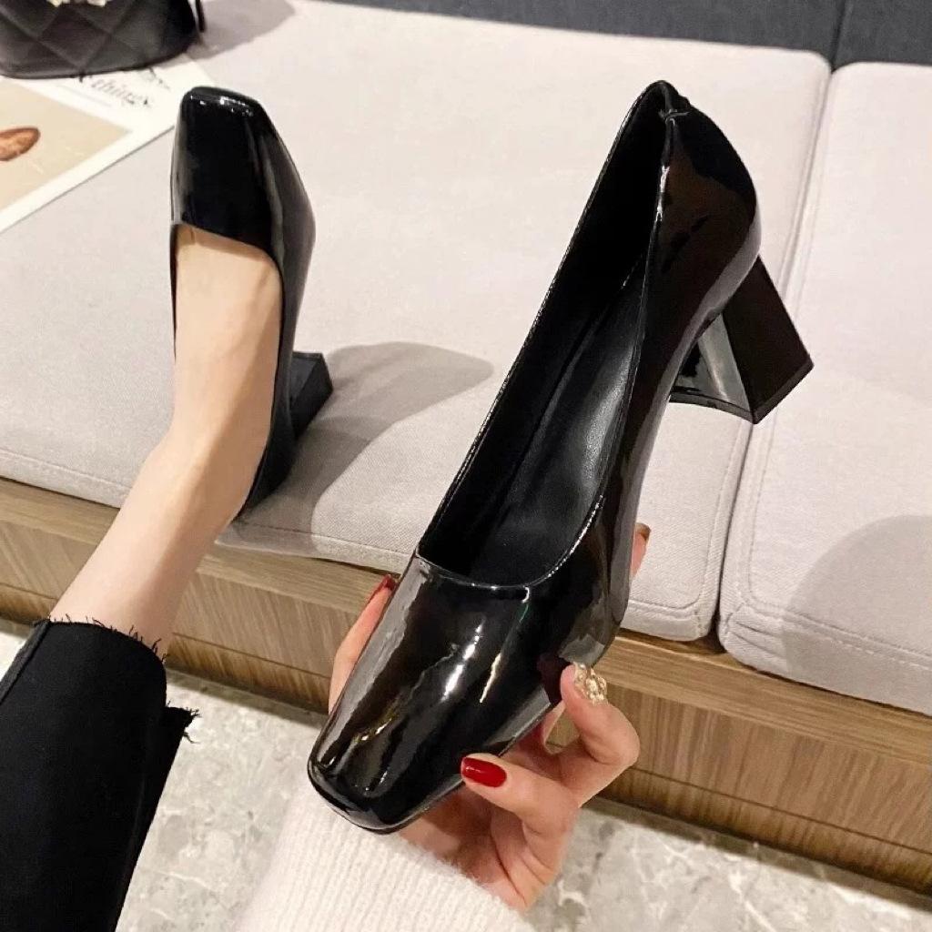 

Thick heel retro high heels 2025 new spring and autumn soft leather shallow mouth Internet celebrity fashion black versatile square head single s 40