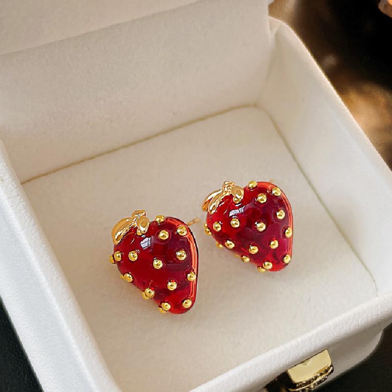 Orecchini Argentati con Ago Francesi Retrò Piccola Fragranza Fragola Rossa Sensazione di Lusso Leggero di Nicchia per Donna.