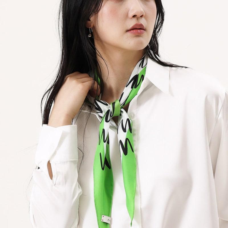 

ONSZ Diamond silk scarf with green border green