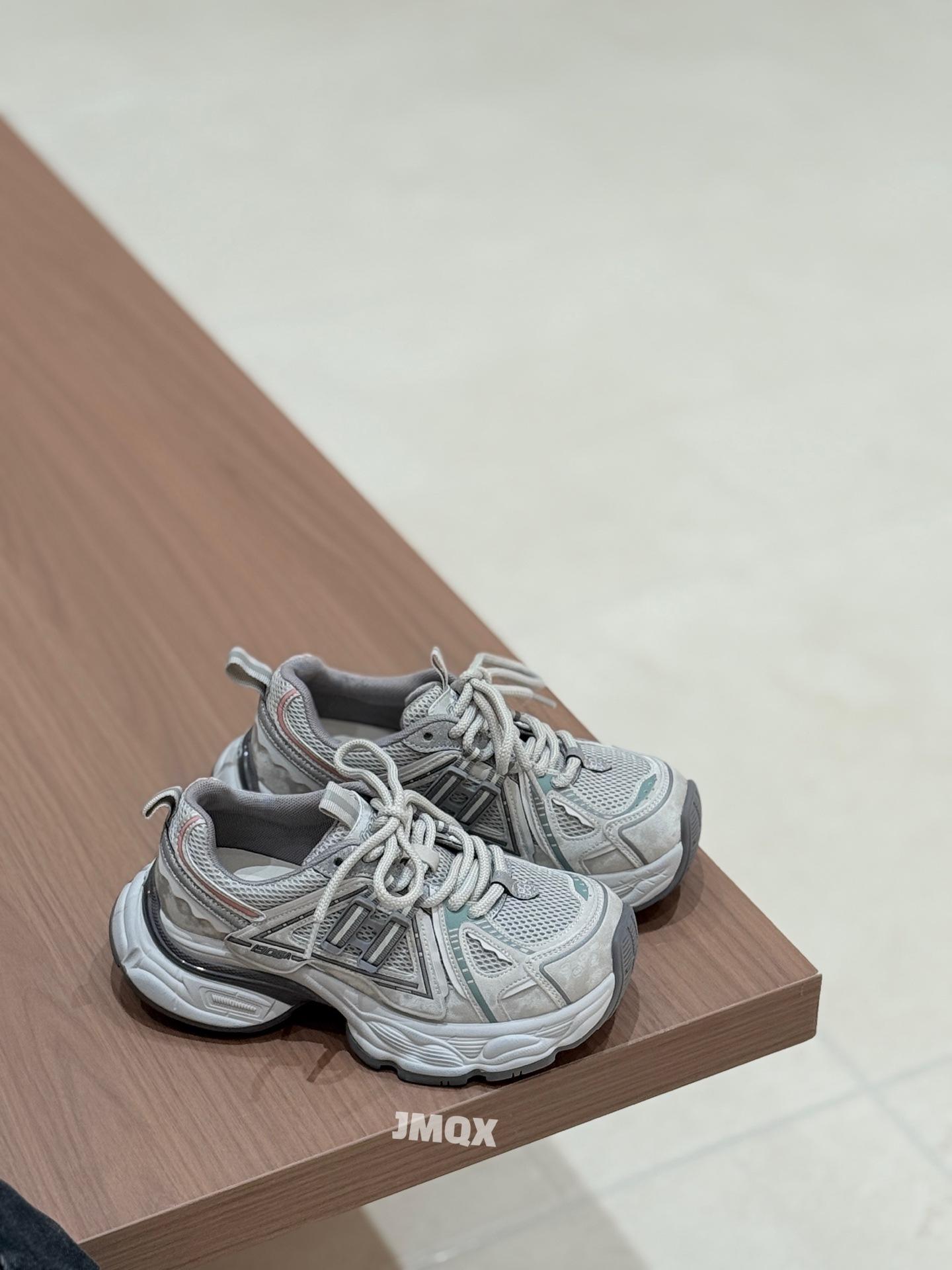 

2025 new leather fashion boots women s versatile comfortable thick heel locomotive boots belt buckle slim mid tube Martin boots tide 39