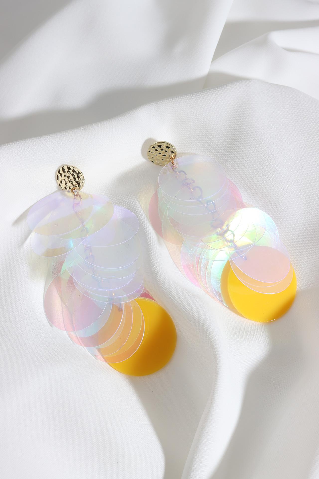 

Серьги с пайетками желтого цвета