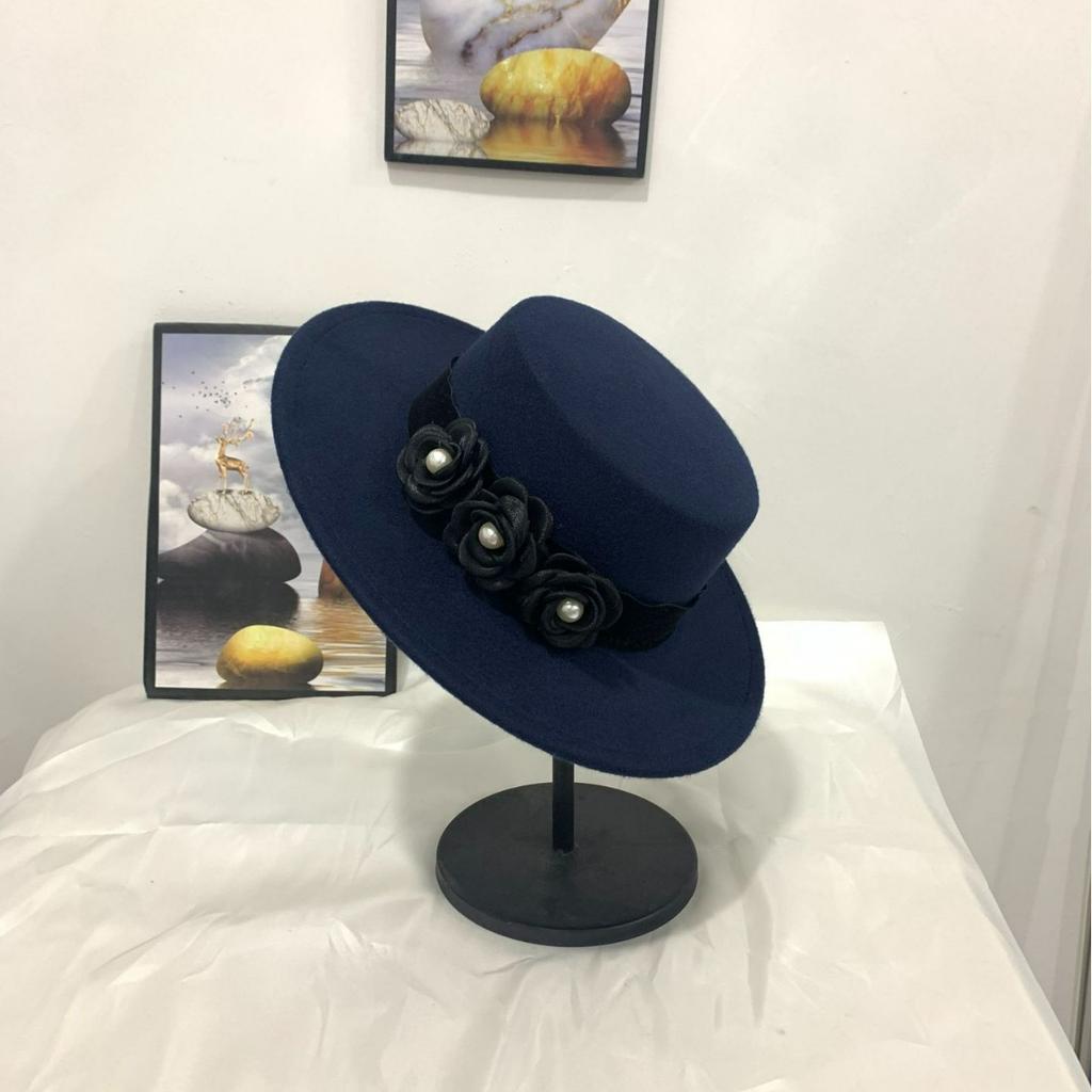 Autumn and Winter New Flat Top Top Top Hat Women's French Light Luxury Thousand Gold Woolen Hat Elegant Pearl Flower Top Hat Self-operated