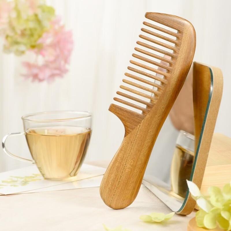 Tan Mujiang Green Sandalwood Wide-Tooth Comb Gift Set