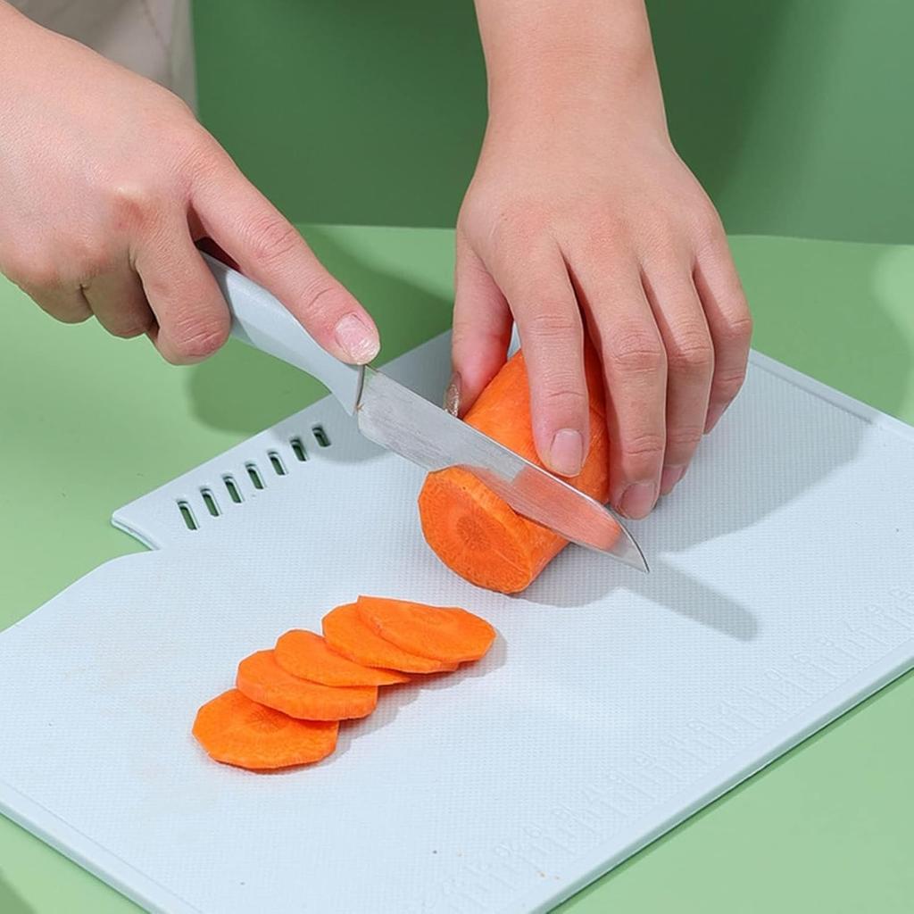 Kitchen Plastic Cutting Board, Reusable Plastic Utility Cutting Board Multifunctional Portable Fruit Chopping Board with Hanging Hole for