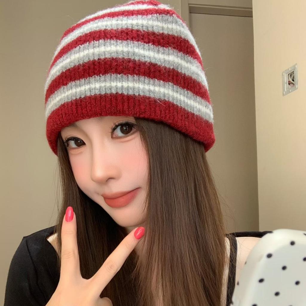 Wool blended striped wool hat women's autumn and winter warm contrasting colors soft knitted cold hat shows small face