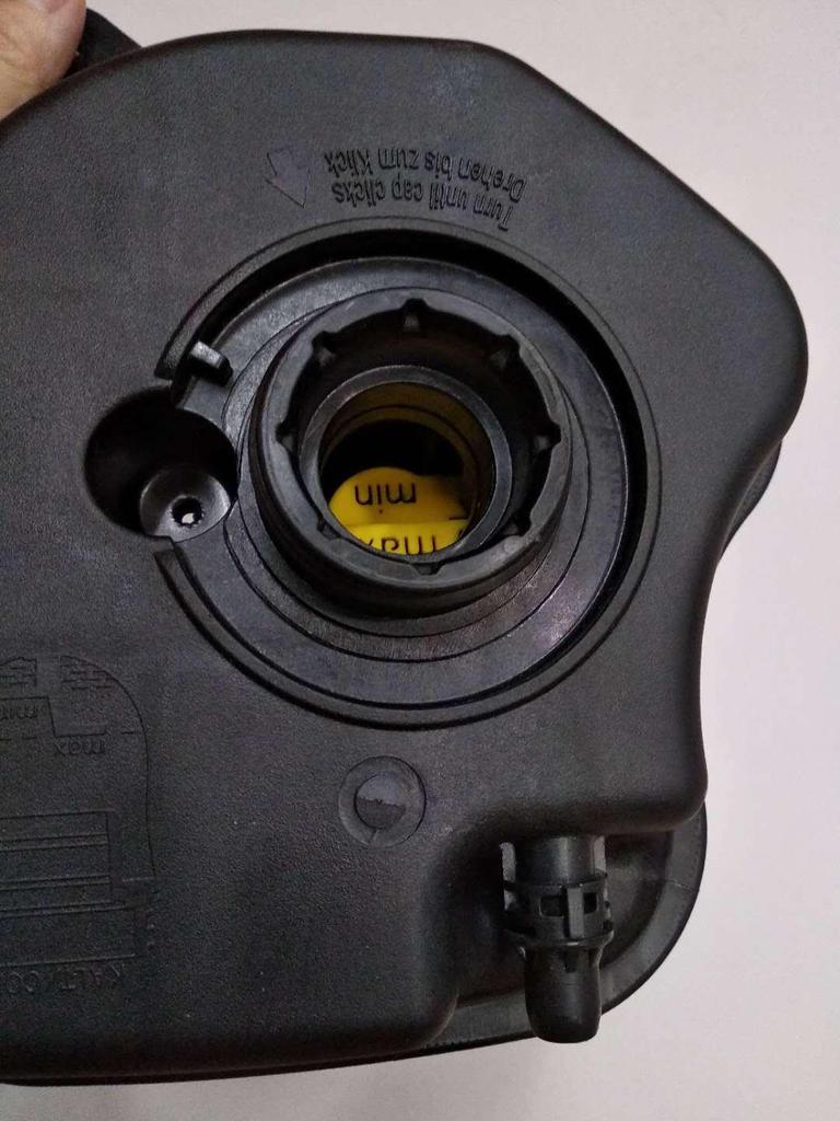 High-Temp PVC Expansion Tank for BMW X5/X6 E70/E71 Radiator