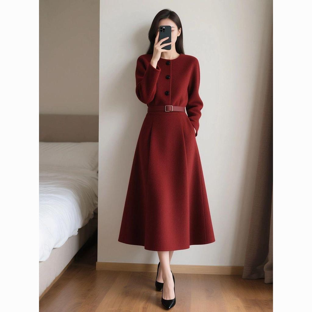 2026 Elegant French Woolen Dress: Chic Mid-Length, Waist-Cinching Design for Spring/Autumn.