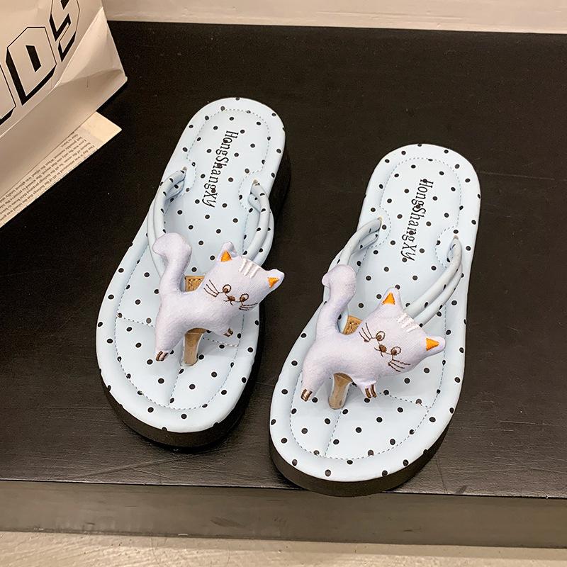 Internet celebrity thick-bottomed polka dot flip-flops women's summer wear 2025 new skirt French cool slippers