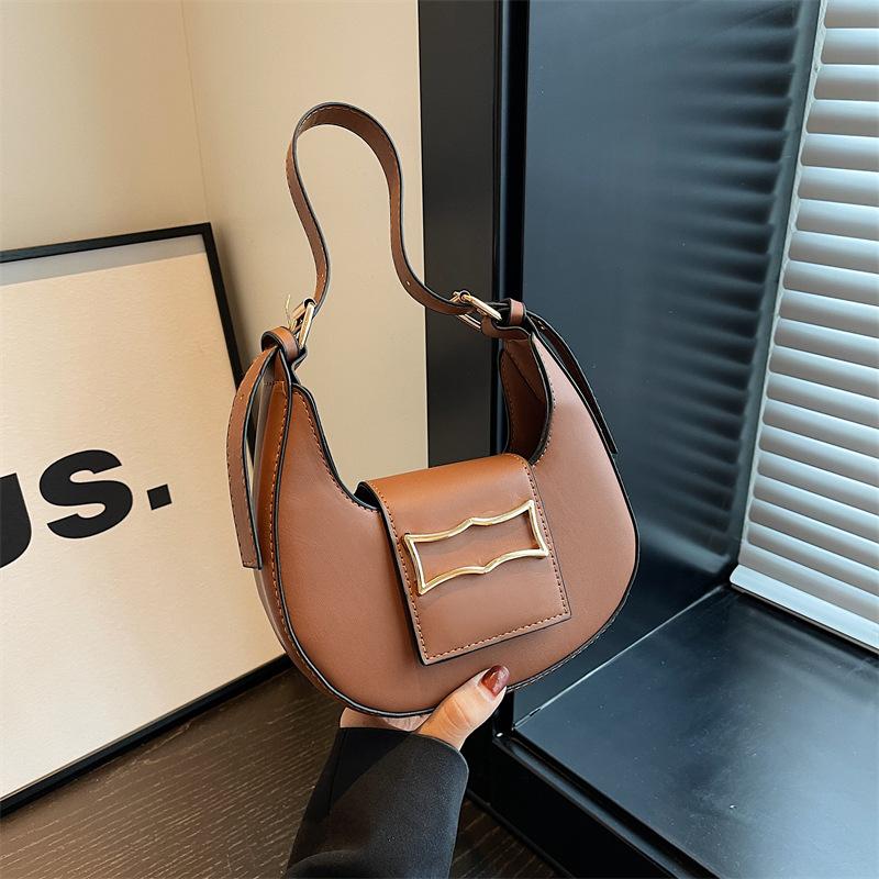 Fashionable Saddle Shoulder Bag Vintage Armpit Bag Versatile Broadband Portable Crescent Bag Metal Trim Large Capacity