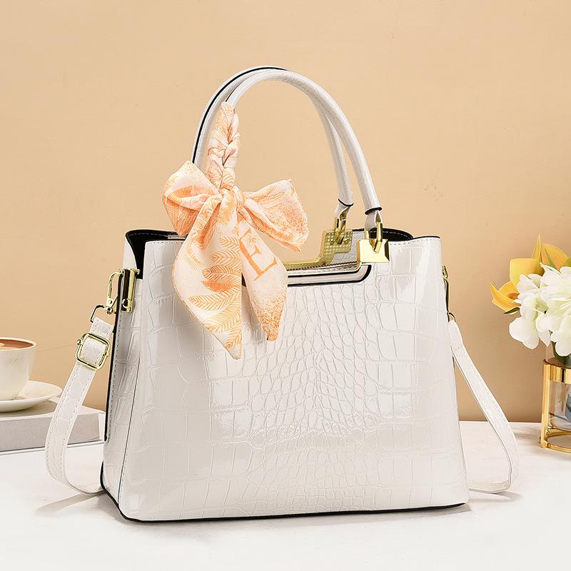 Elegant Crocodile-Pattern Tote Bag With Adjustable Strap And Zipper Closure - Ideal For Work, Travel, And Daily Commute