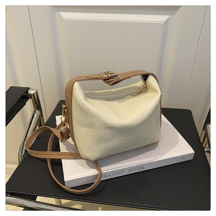 This Year's Popular Fashion Korean Version Handbag 2025 Spring New Versatile Ins Messenger Bag Casual Bag Women's Bag Tide