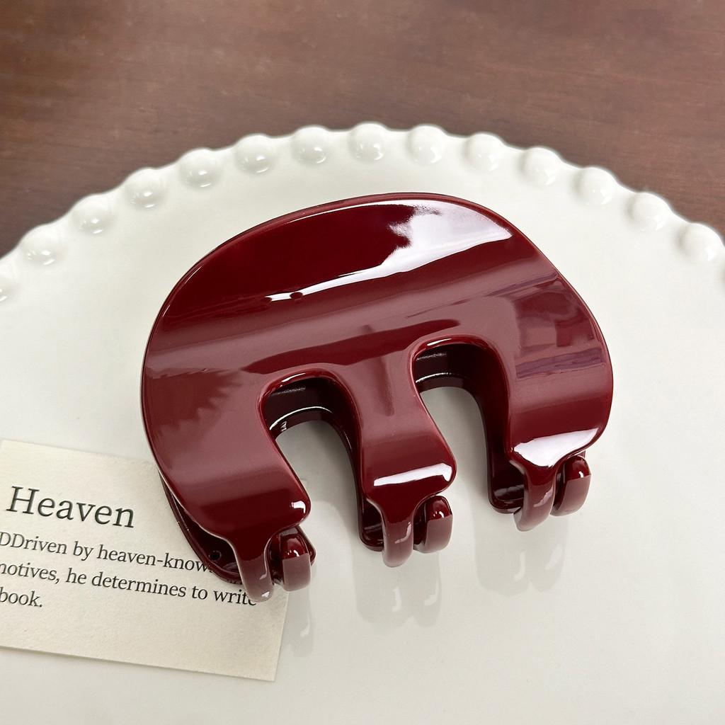 Sophisticated Hair Resin Clips With Heart Design Ideal For Everyday Wear And Events Special