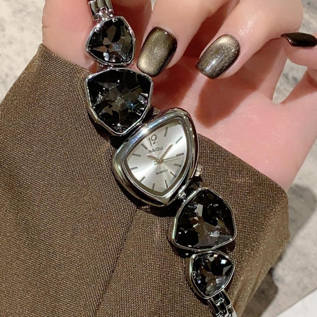 Elegante unregelmäßige Kristall Damen Quarz Uhr - Luxuriöser High-End Armbandstil