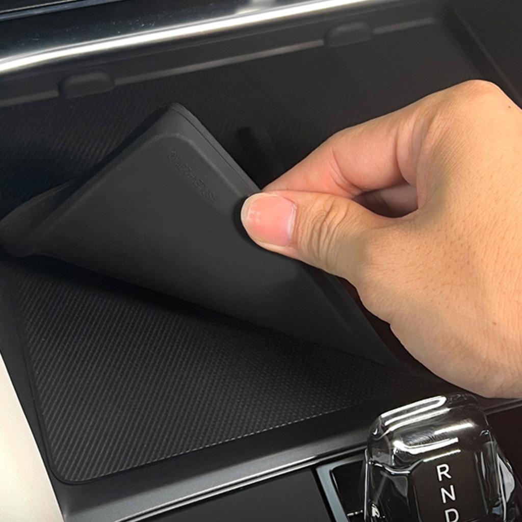Auto-Modifikationszubehör für Song Plus EV Edition Kabelloses Lade-Schutzpolster Untere Aufbewahrungsbox Anti-Rutsch-Matte