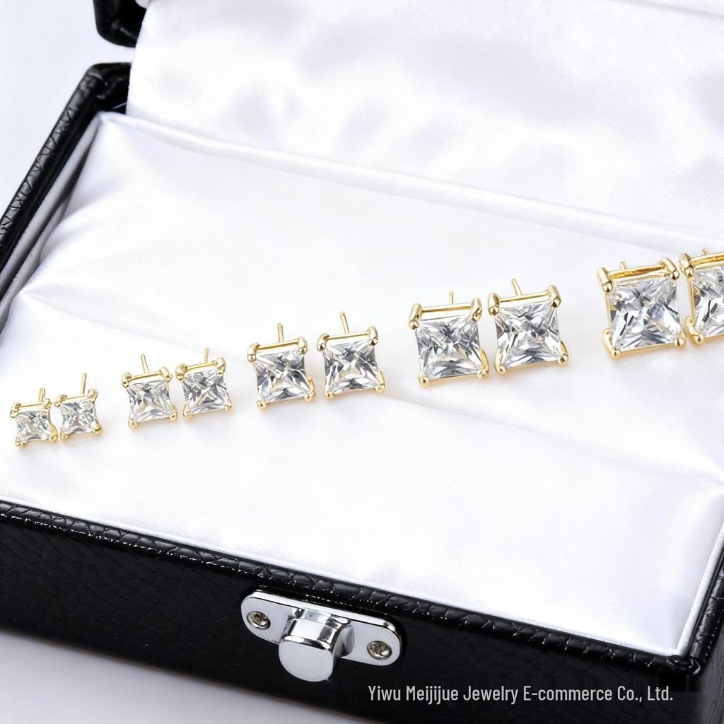 Brincos de Tachinha Quadrados Dourados Miki: Design Elegante Multifacetado para Versatilidade Diária