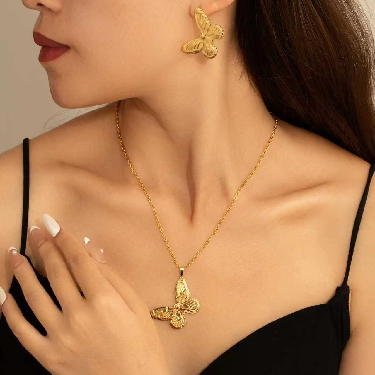 

Delicate Textured Butterfly Necklace Earrings Fashion High-End Delicate Jewelry Suit Women