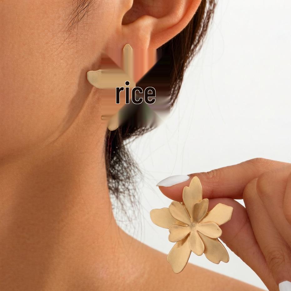 European & American Stylish Irregular Flower Stud Earrings for Women's Elegant Personality