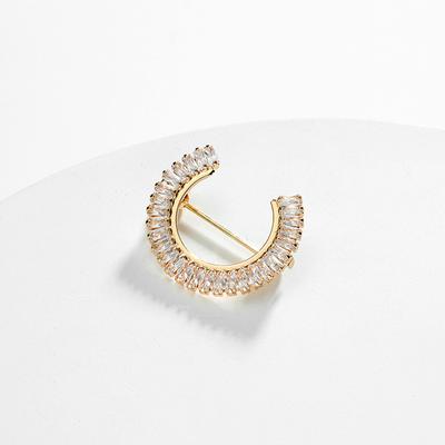 Boogvormige Anti-glare Kleine Broche, Pak Corsage, Kleding Fixeer Speldgesp, Luxueus en Elegant Accessoire
