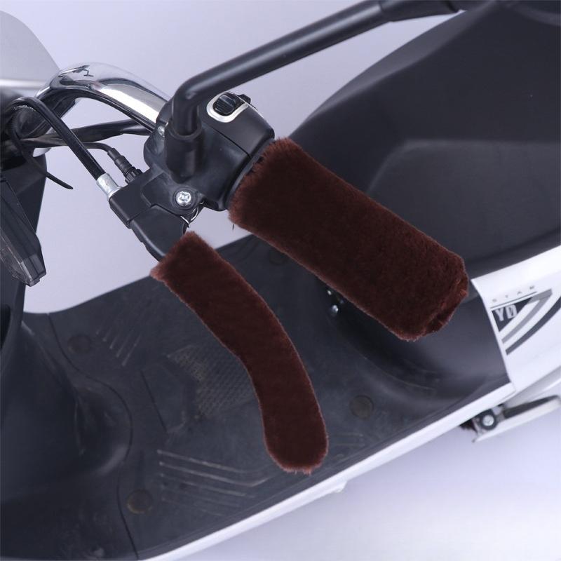 New Granular Fleece Imitation Plush Handle Cover, Anti-slip, Hand Protection and Warmth Universal for Electric Bikes, Motorcycles and Tricycles