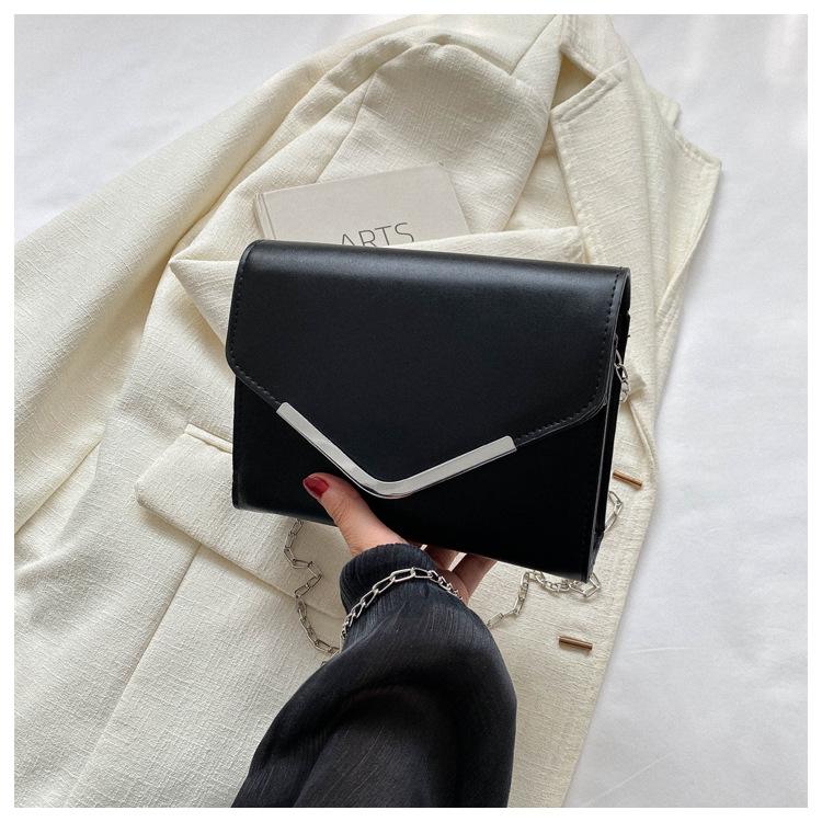 New 2025 Autumn and Winter New Retro Simple Fashion Casual Sense V-shaped Hardware Chain Single Shoulder Oblique Span Small Square Bag