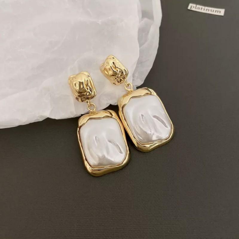 French Retro Baroque Pearl Geometric Pendant Earrings - Luxurious Cross-Border Ear Jewelry