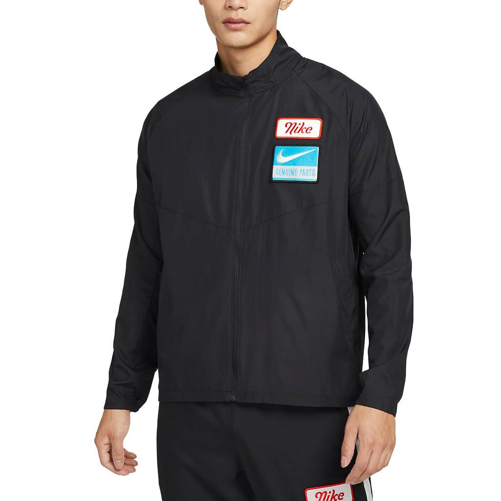 Nike Chaqueta cortavientos con parche del logotipo Dri-FIT para hombre, color negro, DV9820-010