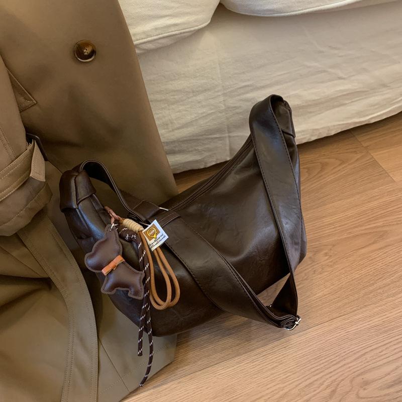 

Niche retro underarm dumpling bag women s new highend messenger bag casual shoulder bag without pendant