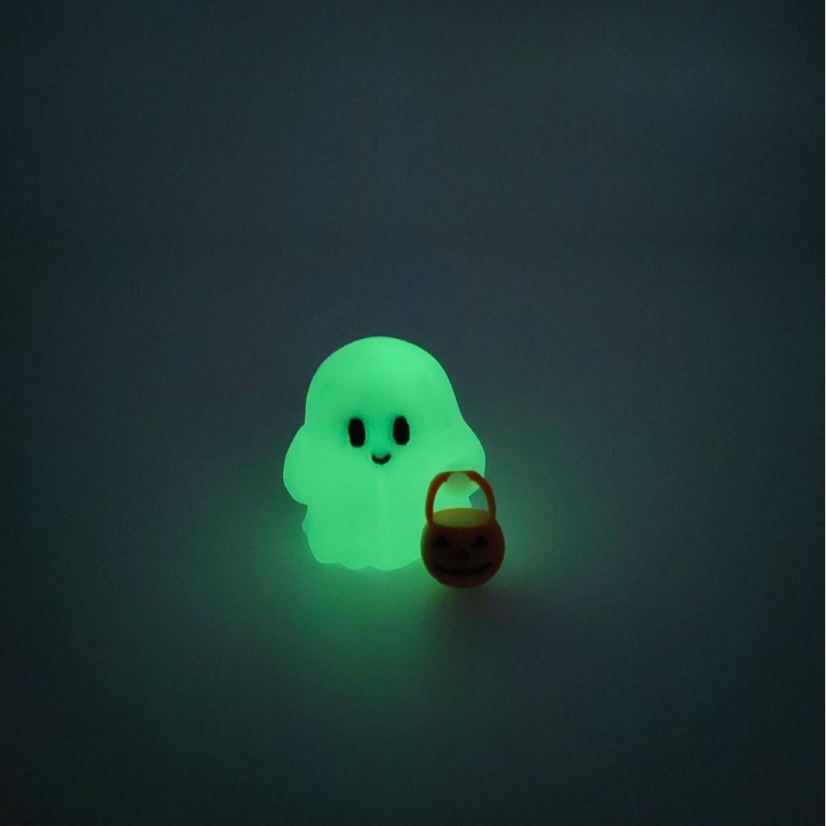 3D Printed Halloween Ghost Pumpkin Statue - Cute Trick-or-Treater Gift Ornament
