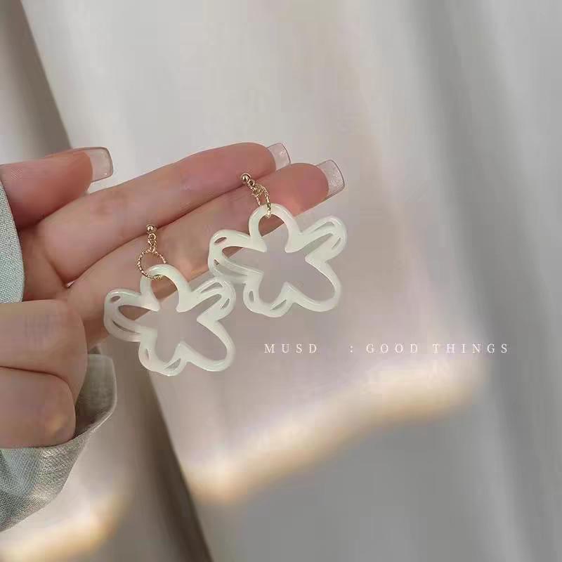 Dreamy Summer Romance Earrings: South Korea's New Trend for Women