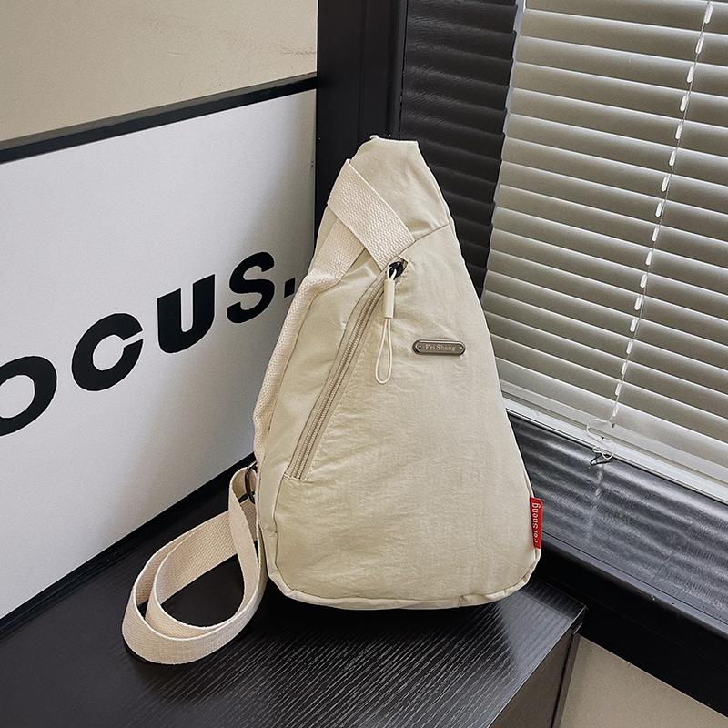 Einfache einfarbige Umhängetasche aus Nylon für die Taille von Frauen mit Reißverschluss, weiche Brusttasche, multifunktional, lässig
