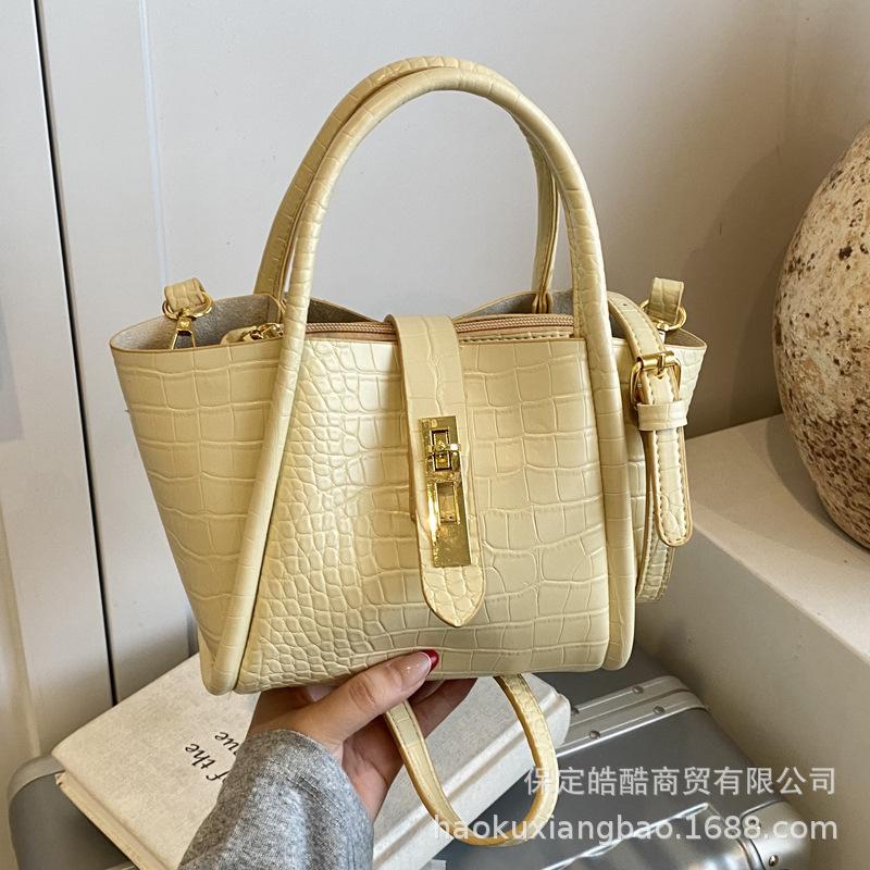 Fashion crocodile pattern small bag women's 2025 new super hot versatile messenger bag popular handbag bucket bag