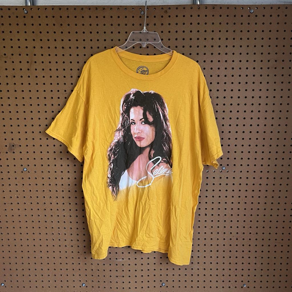 Selena Quintarilla Official Merchandise Yellow Graphic T-Shirt Size XL