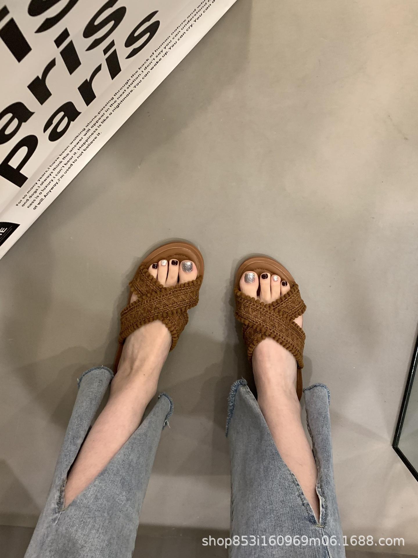 

Flat bottom simple bohemian slippers girl 2025 summer new gentle fairy wind cross with beach slippers girl 40 коричневий