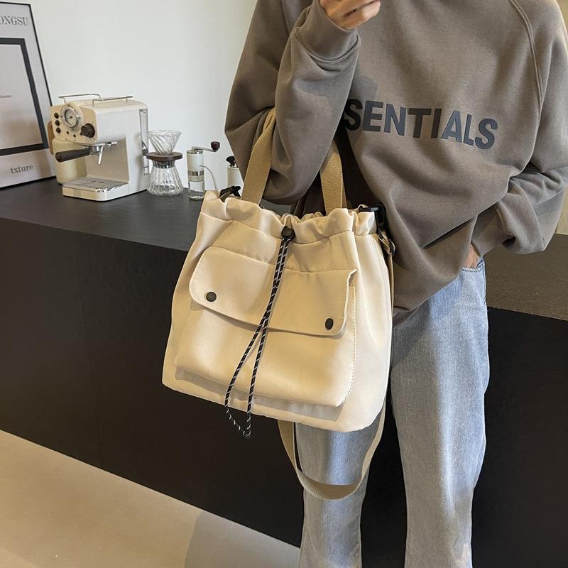 Casual drawstring tote bag women's versatile lightweight simple shoulder bag fashion commuting out portable messenger bag