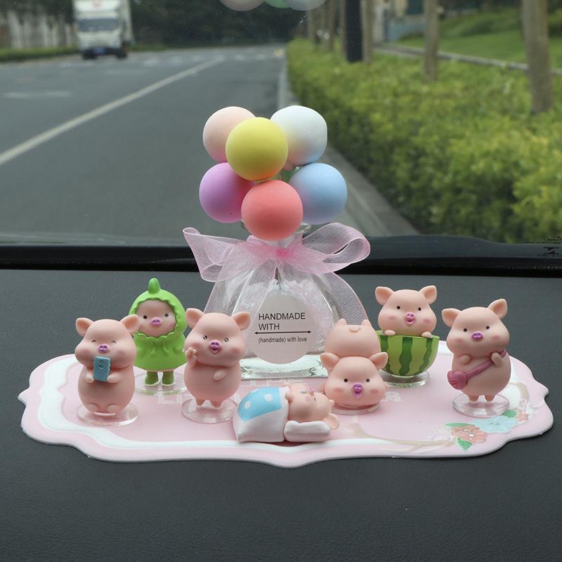Creative Pig Car Figurine: Center Console & Office Decor