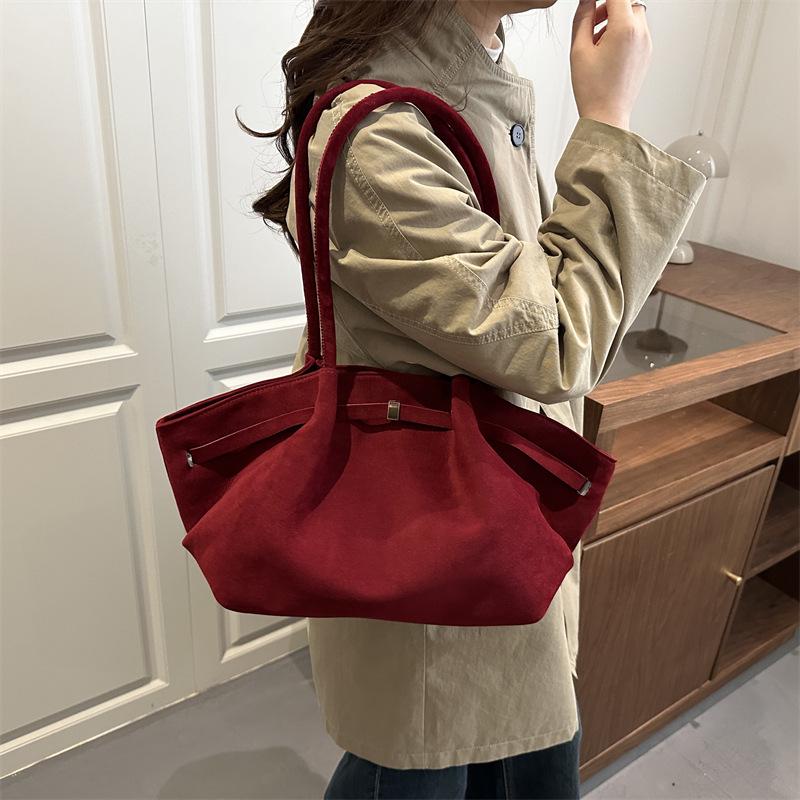 Women's Suede Pleated Tote Bag - Large Capacity, Retro Korean Style Shoulder Handbag for Autumn/Winter 2025