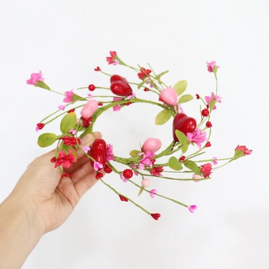 Walentynkowy Wieniec Pierścień na Świecę w Kształcie Serca Ręcznie Robiony Czerwony Różowy z Jagodami Dekoracja Stołu z Kwiatami na Romantyczną Kolację