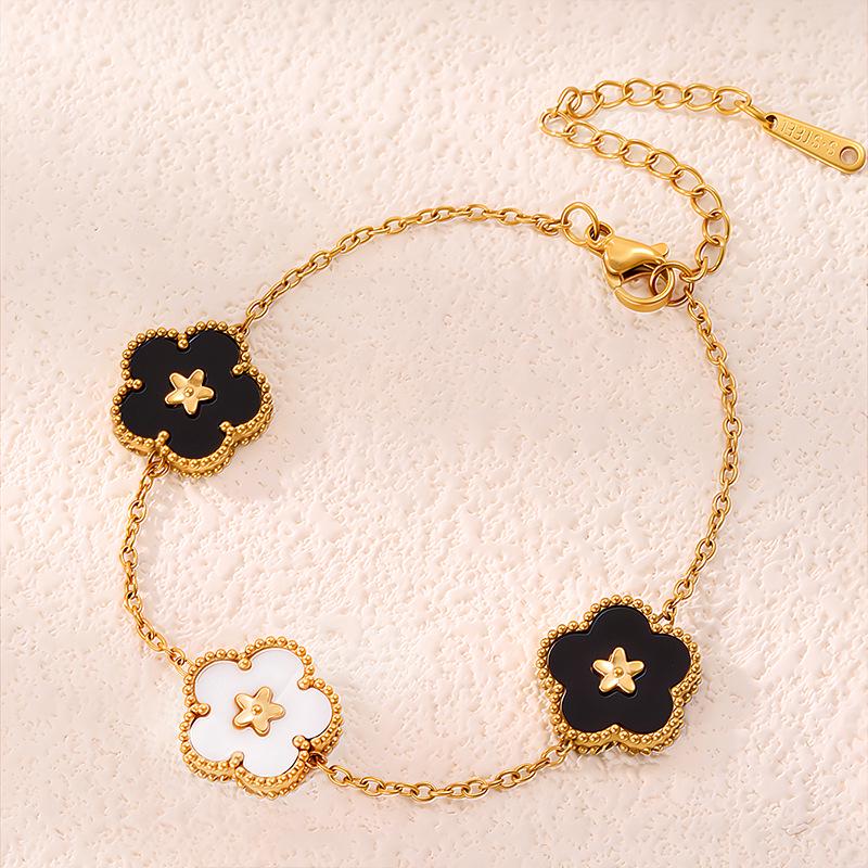Korean Shell Five-Petal Flower Bracelet: Women's Light Luxury, Non-fading Titanium Steel.