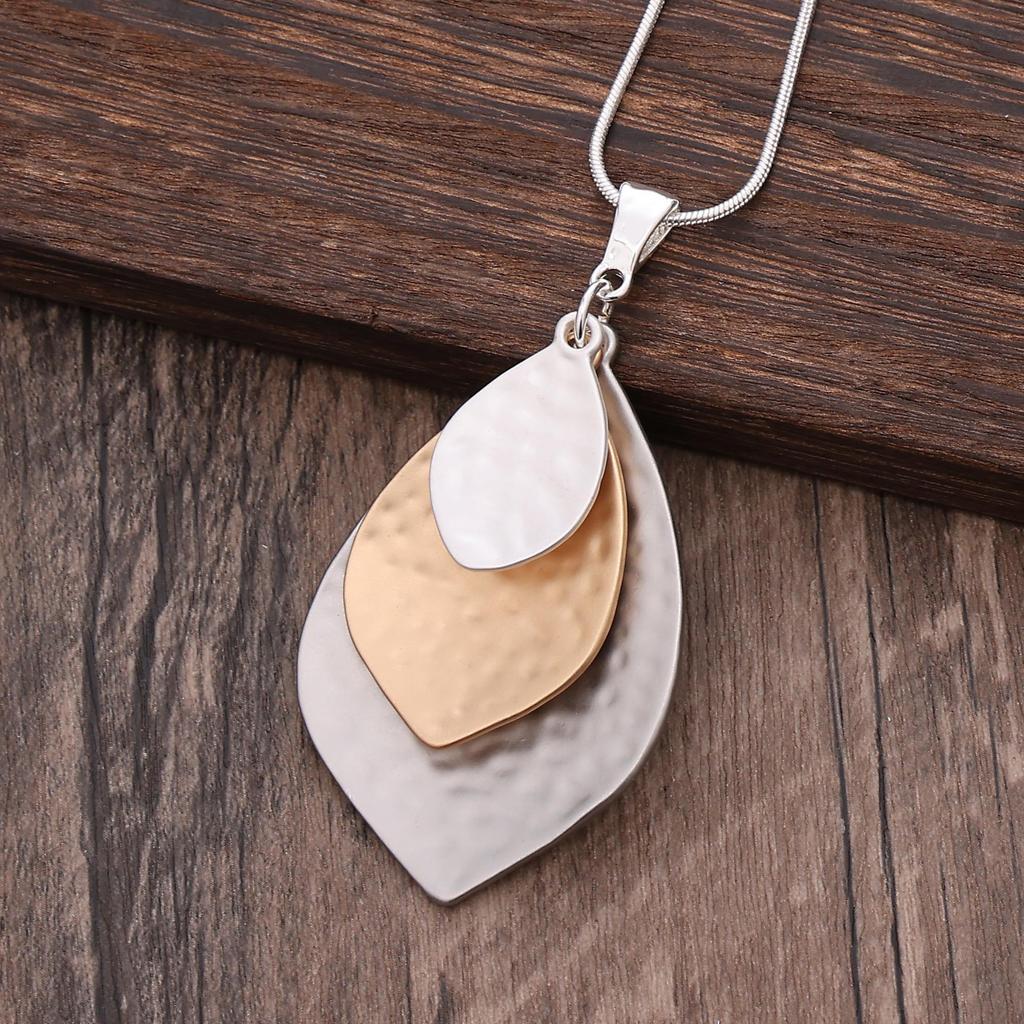 New Multi-layer Geometric Leaf Pendant, Fashionable and Simple Women's High-end Leaf Snake Bone Chain Long Necklace