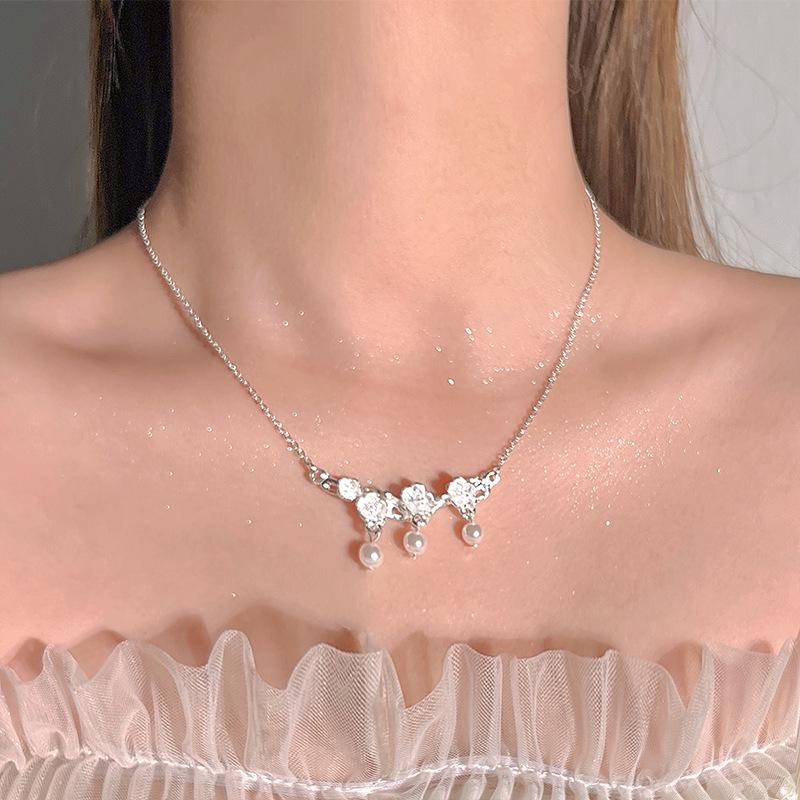 Elegante minimalistische Kreisanhänger-Halskette für Frauen 2025