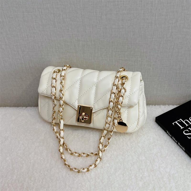 IELGY Diamond Chain Fashion Commuter Crossbody Bag