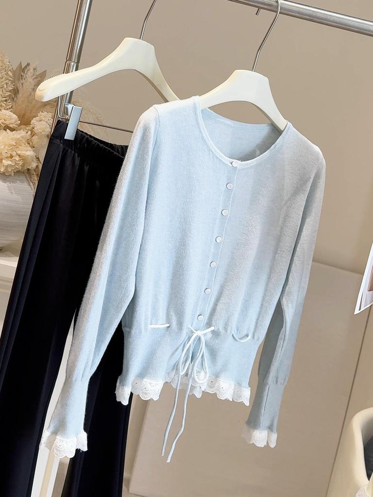 Damen Slim Fit Strickjacke mit Spitze und Patchwork - Petite, Fake Zweiteiler, Herbst/Winter 2025