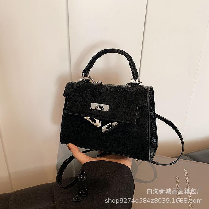 

French niche portable small bag women s 2025 new trendy temperament Kelly bag popular versatile messenger bag