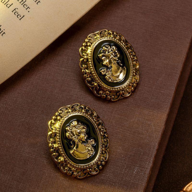 Vintage European American Western Antique Earrings Medieval Court Style Making