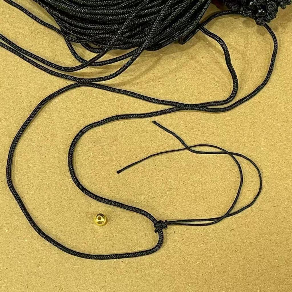 Naszyjnik ze złota piaskowego z wisiorkiem w kształcie serca i róży - Damski dodatek modowy