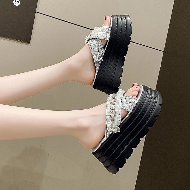 Fashion Shoes Slippers Women Summer Platform Pantofle Luxury Slides Jelly Flip Flops 2025 Designer Glitter Fashion Crystal Bling