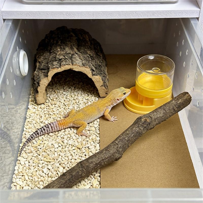 Transparent Reptiles Water Feeder With Automatic Water Refilling Space Efficient Design Technology